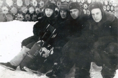 14.-Li-Tolya-Grishaev-Tolya-Boev-Nikolai-Grishin-Volodya-3-kurs-aviagarnizon-CHebenki-1959-god-