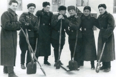 21.-Boev-Pomelov-Anisimov-Skvortsov-Grishaev-Li-Eremin-3-kurs-1959-god-CHebenki