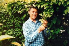 2010 - н.в. Полный пенсионер в деревне. 1/2 дома, 13 соток земли: сад, огород, ягоды, лес, река рядом!